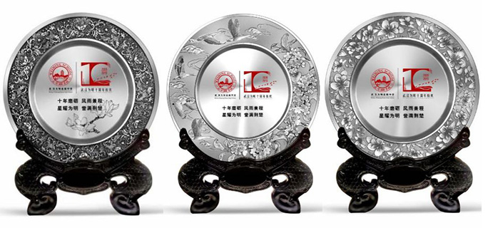 為明集團(tuán)紀(jì)念徽章定制獎(jiǎng)牌.jpg